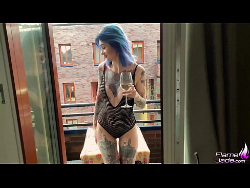 ❤️ Milžiniška mergina čiulpia su gurkšniu ir aistringai dulkinasi po atviru dangumi ️ Porno prie mūsų ❌️